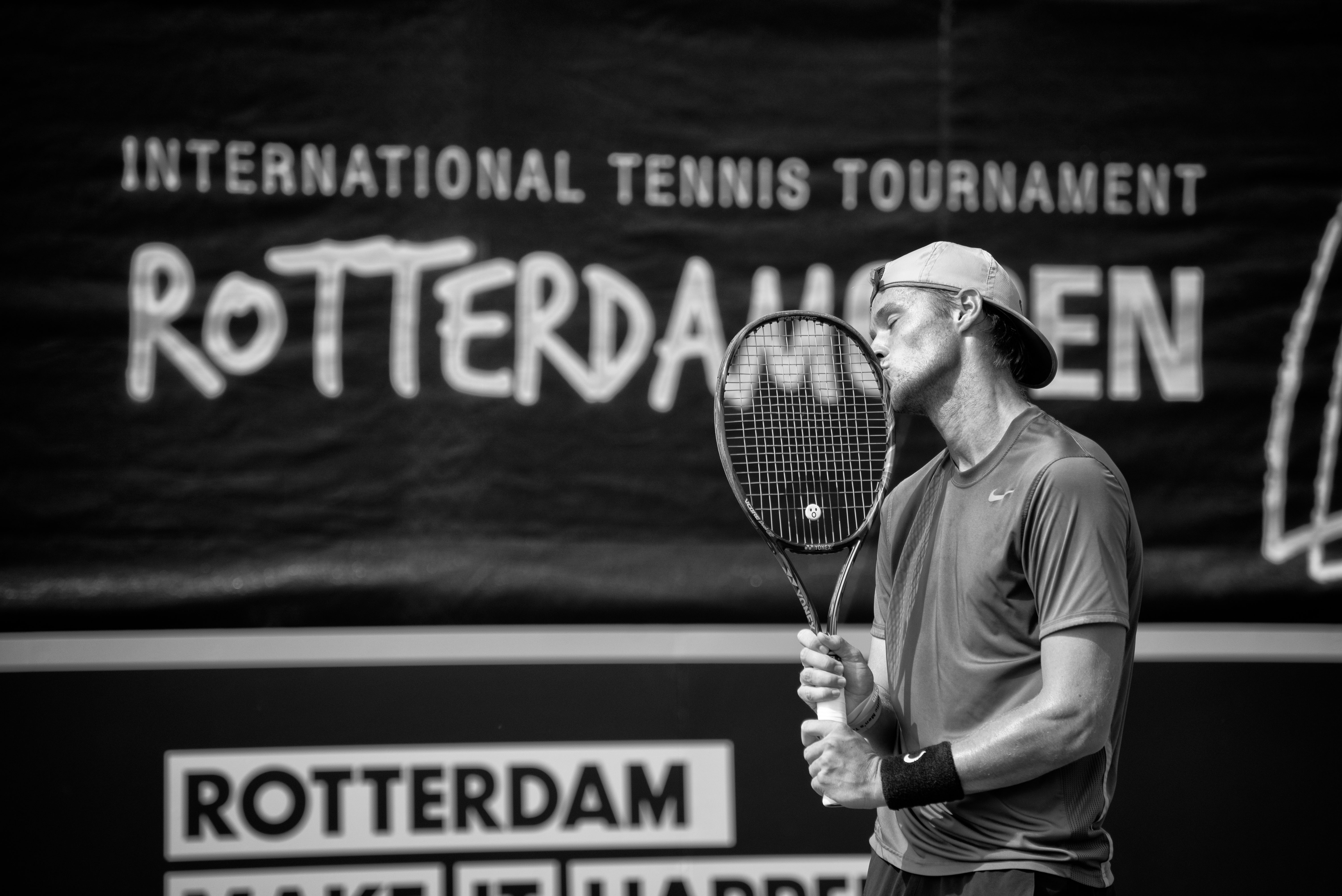 Sportportret - Rotterdam Open specials 2017 - Kissing the racket