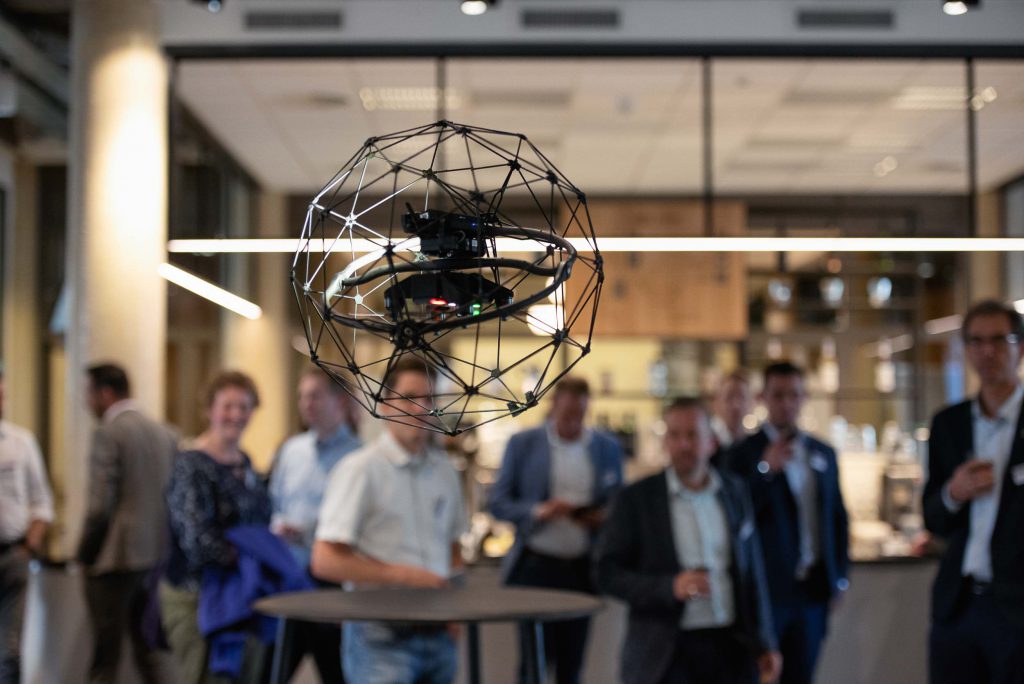 Maritiem-Nederland-fotoreportage-Indoor drone vliegen
