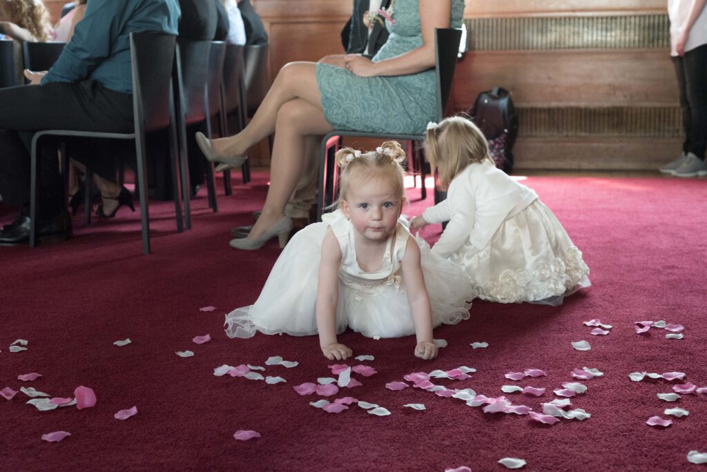 De trouwfotograaf zorgt ook voor mooie foto's van de aanwezige kinderen